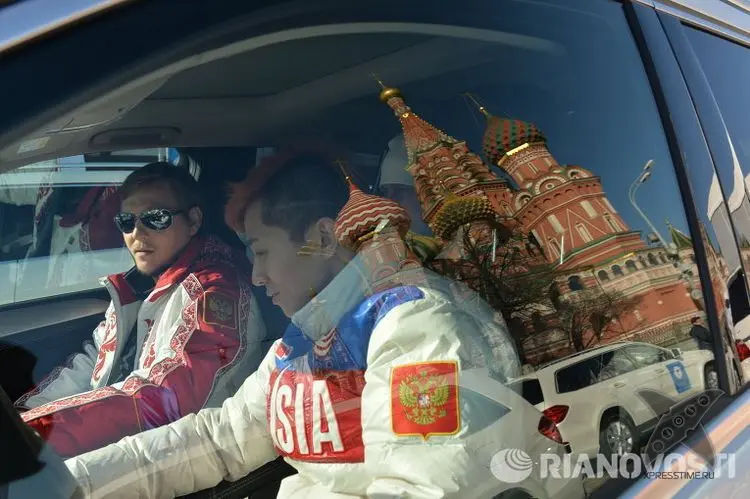 Олимпийские чемпионы получили мерседесы