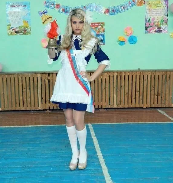 Выпускницы в школьной форме-2
