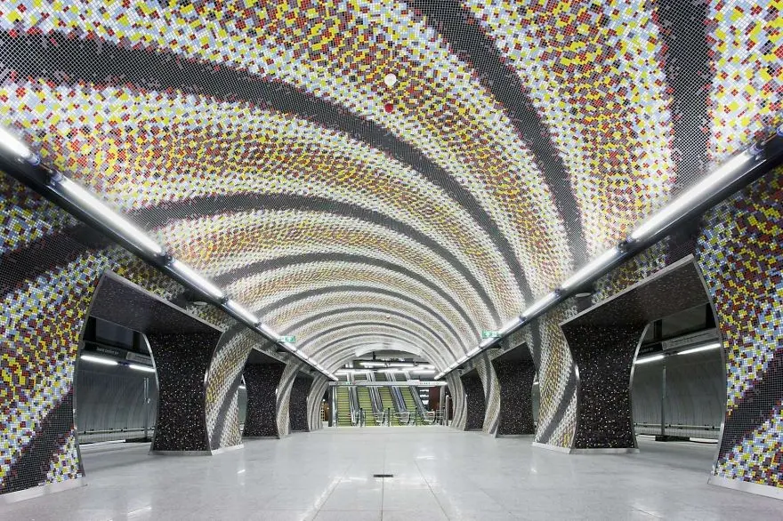 Самые красивые в мире станции метро-22