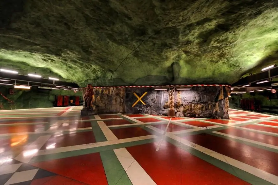 Самые красивые в мире станции метро-24