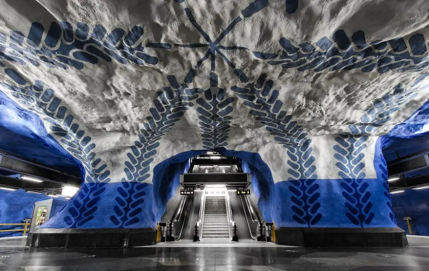 Самые красивые в мире станции метро-27
