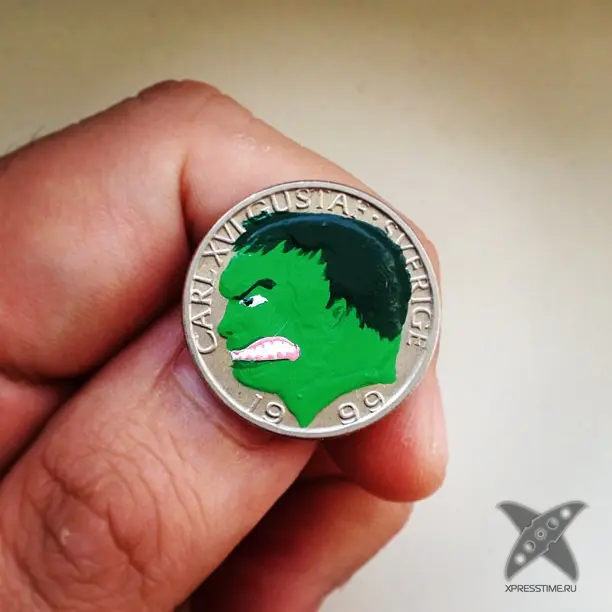 Рисунки различных персонажей на монетах