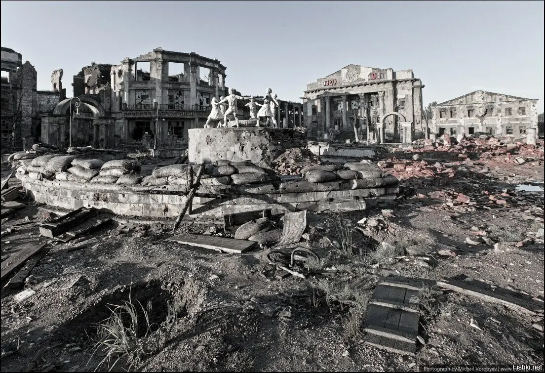 Так выглядел разрушенный Сталинград. Без жилья остались все жители города (почти полмиллиона людей)