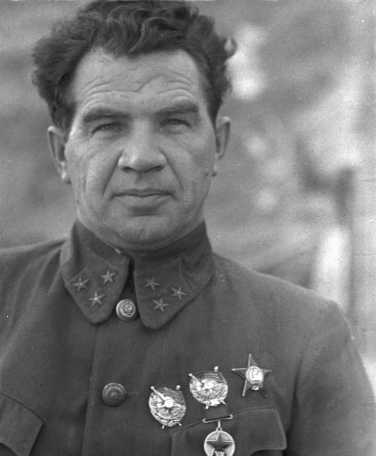 Командующий 62-й армией генерал-лейтенант В.И. Чуйков во время боев за Сталинград Фото - Георгий Зельма, 1942
