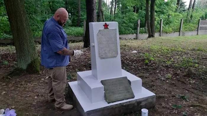 Он просто делает это!