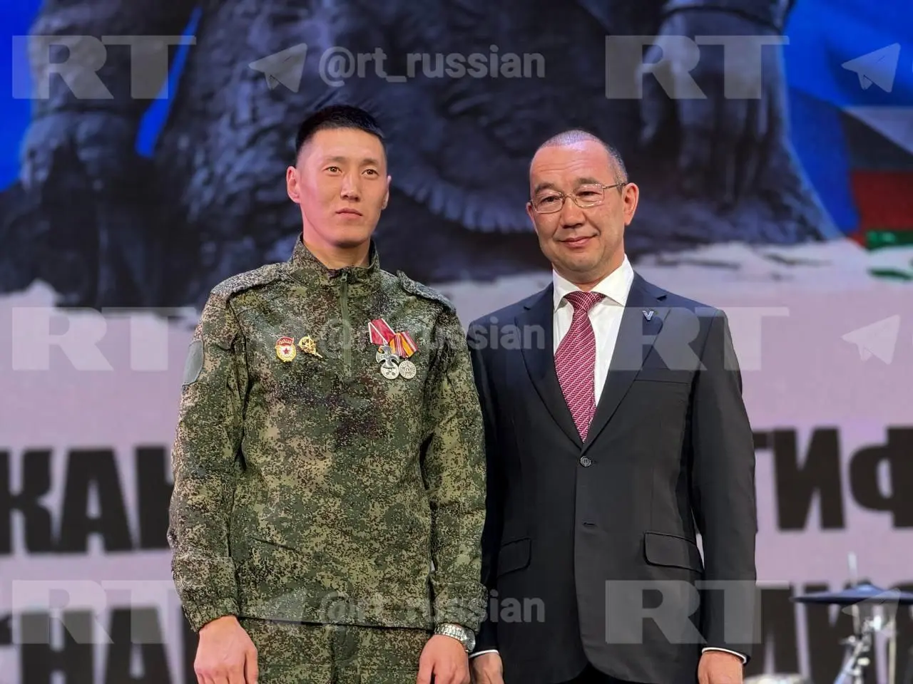 Аман с главой Якутии.